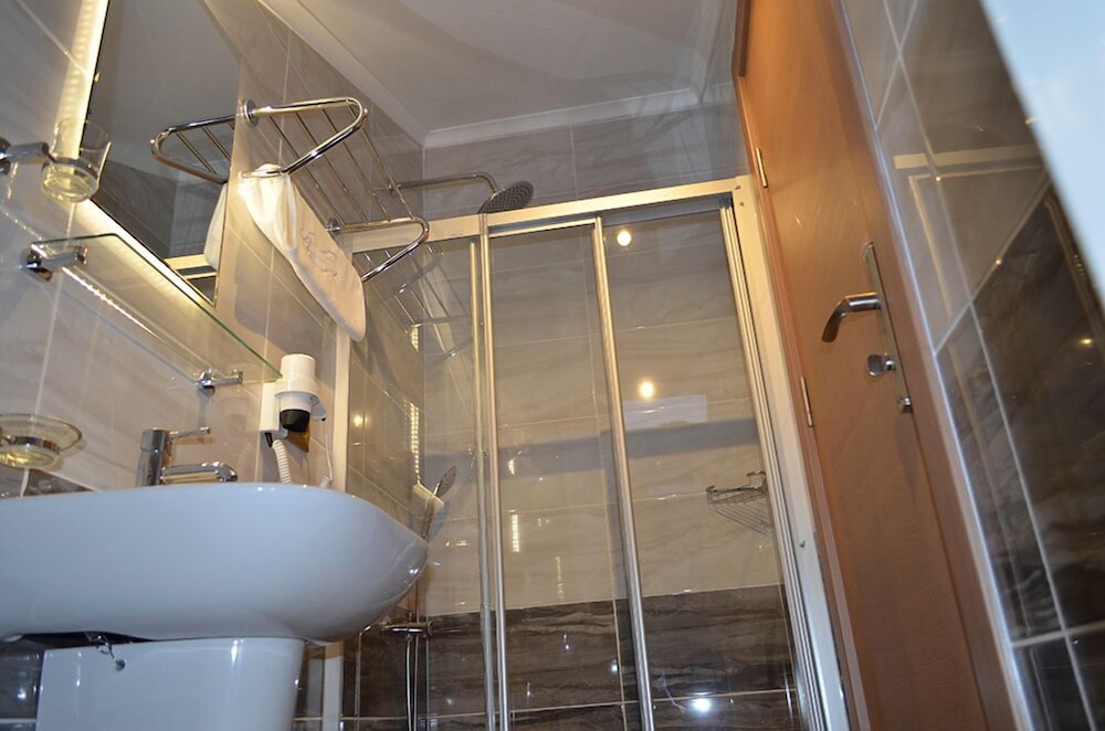 Kayi Hotel 43/44