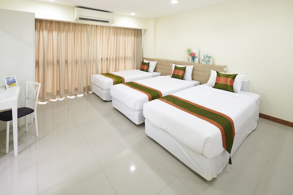 Super, Deluxe, 3 Beds، The Plimplace Hotel 3/5