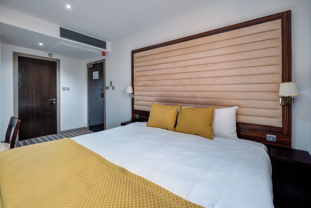 ROOM, DOUBLE BED