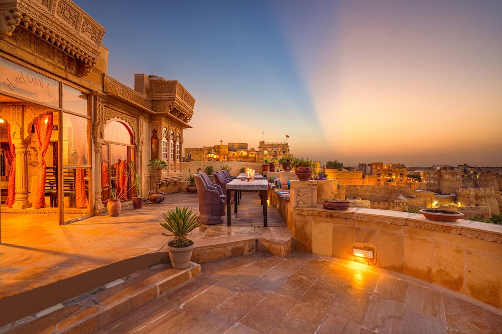Garh Jaisal Haveli Hotel 32/37