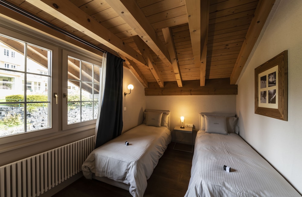 2 Bedrooms, Junior Suite, Twin Beds, King Bed, Mountain Side, Sofa, Balcony