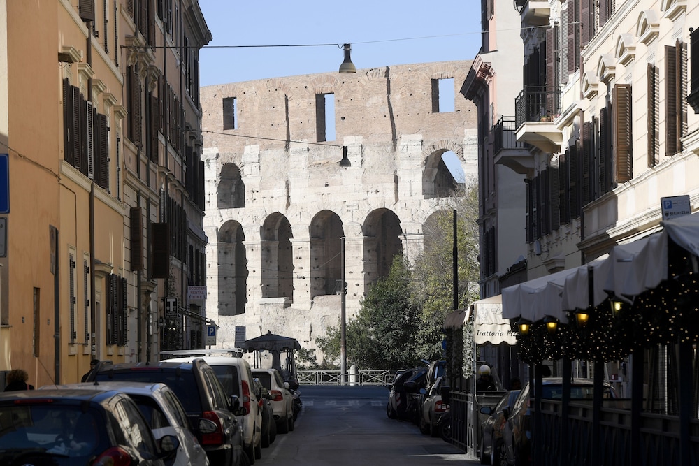 Santi Quattro Apartment & Rooms - Colosseo 38/49