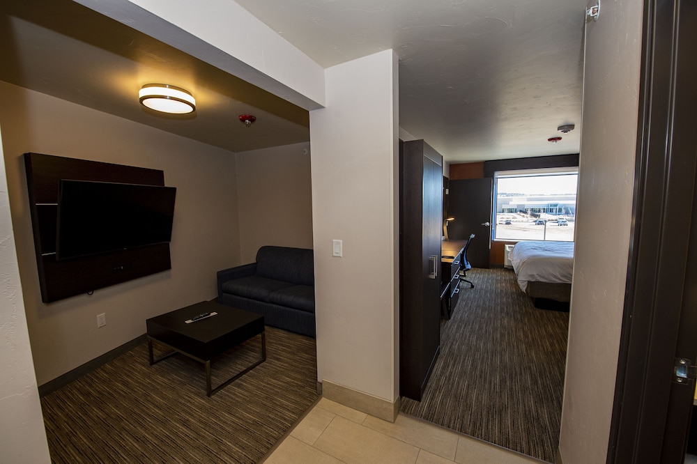 Holiday Inn Express Suites Colorado Springs Afa Northgate 42/56