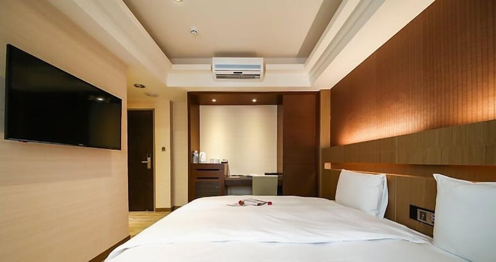 Talmud Tainan Suites 24/65