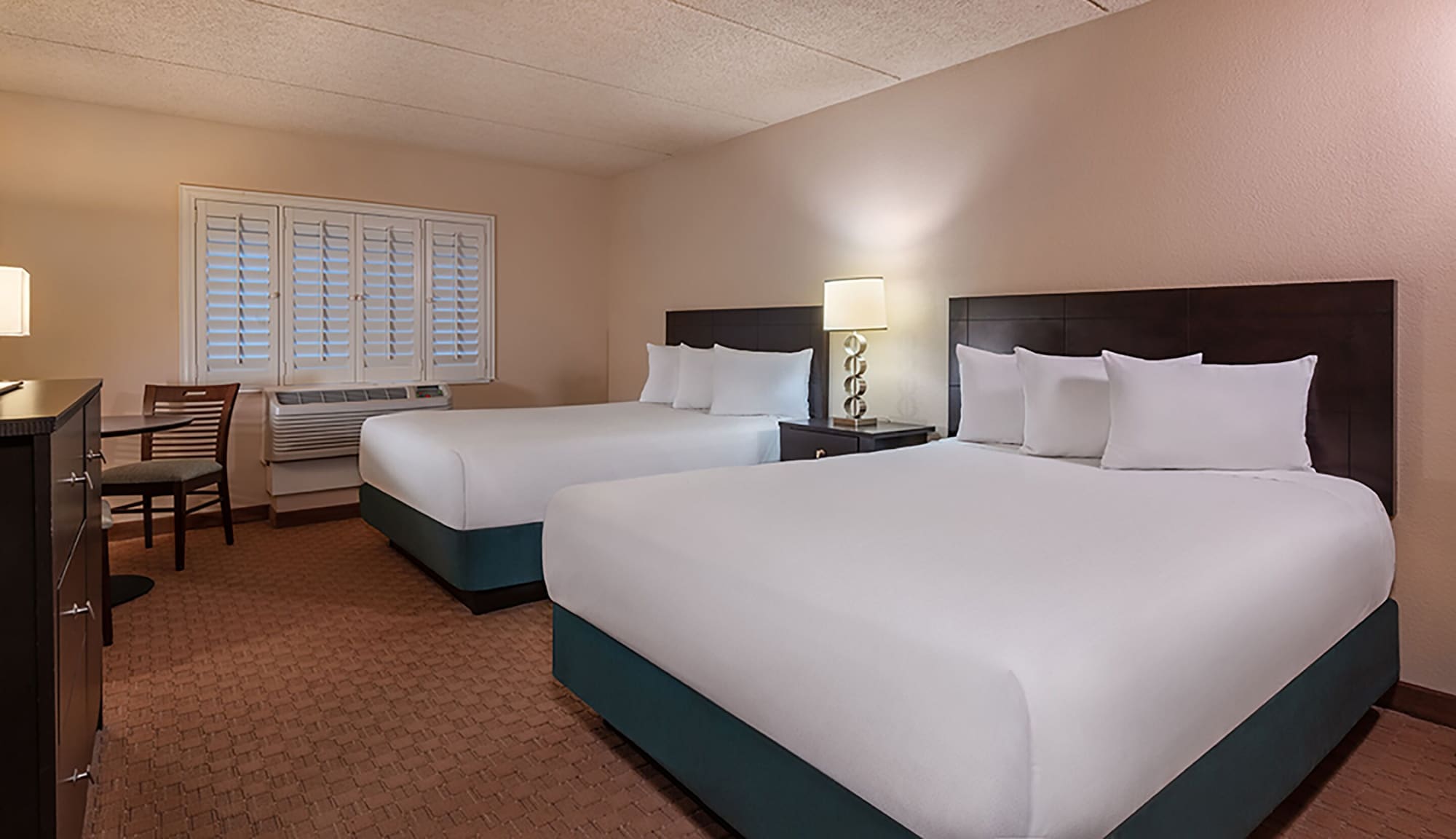 East, Deluxe, 2 Queen Beds