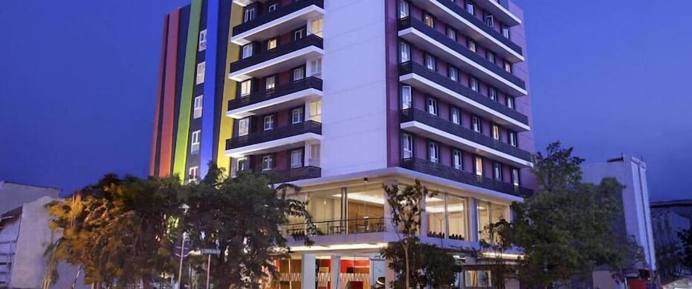 Hotel Amaris Embong Malang 2/22