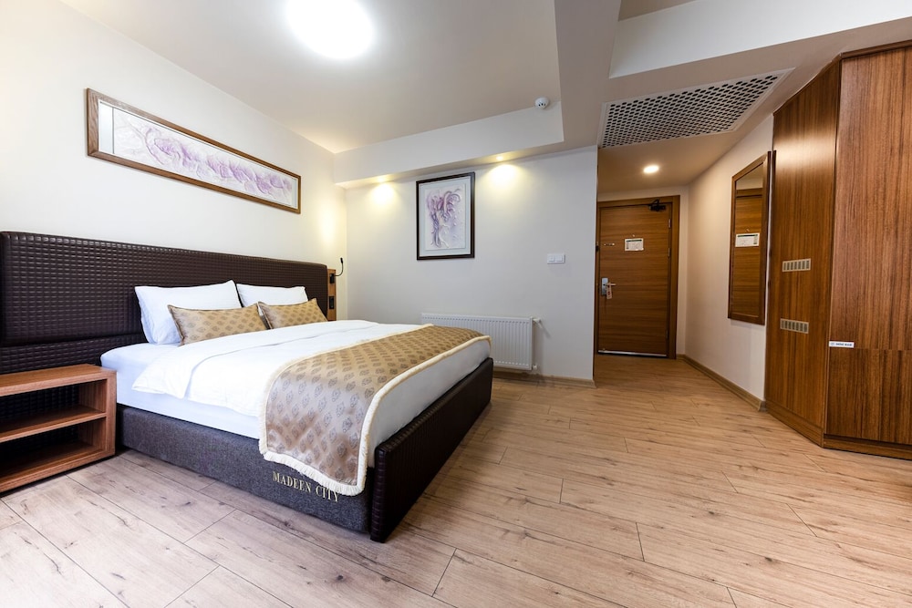 Madeen City Hotel 7/14