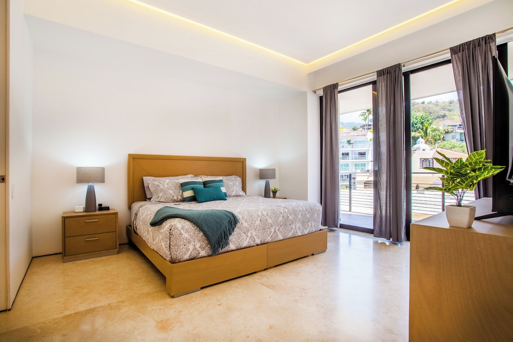 1 BEDROOM, SUITE, CORNER