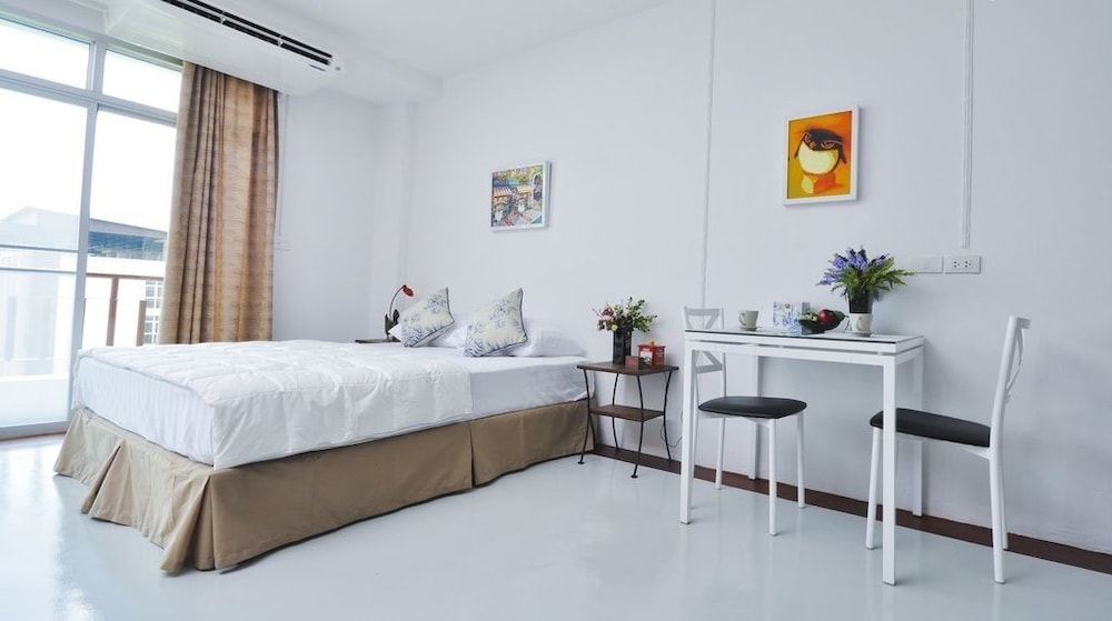 The Meet Green Apartment 54/66