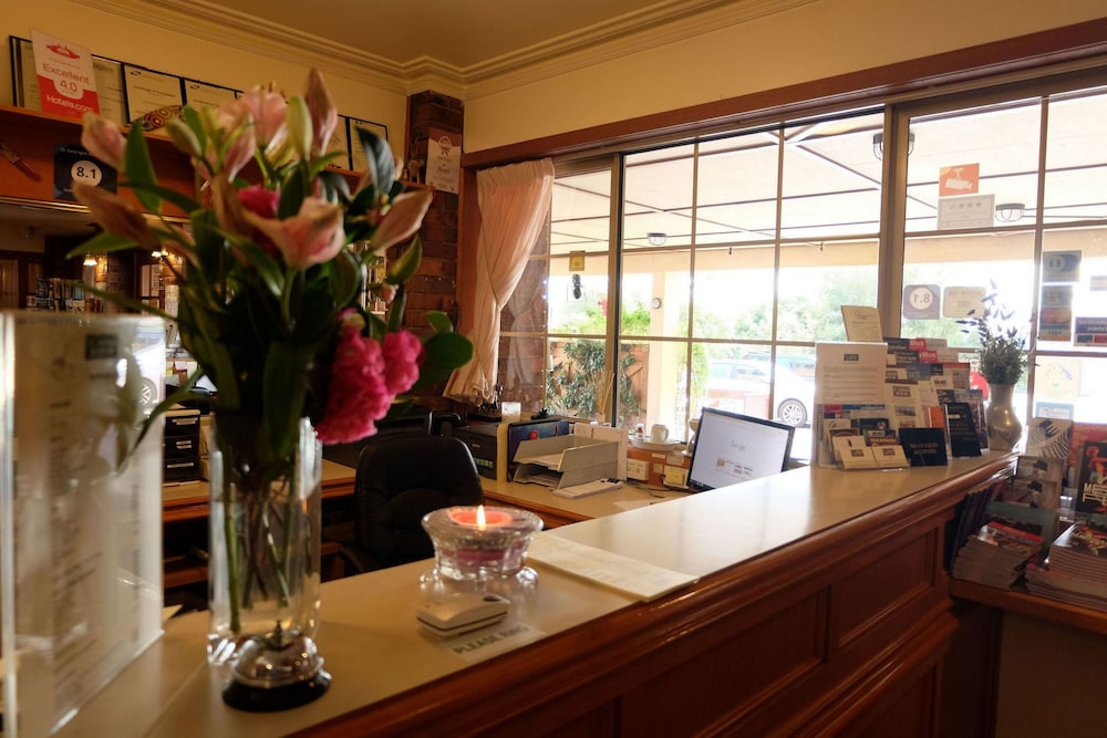 ST GEORGES MOTOR INN 28/35