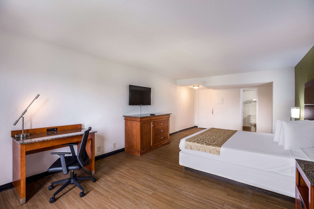 OYO Hotel Orlando Airport 14/32