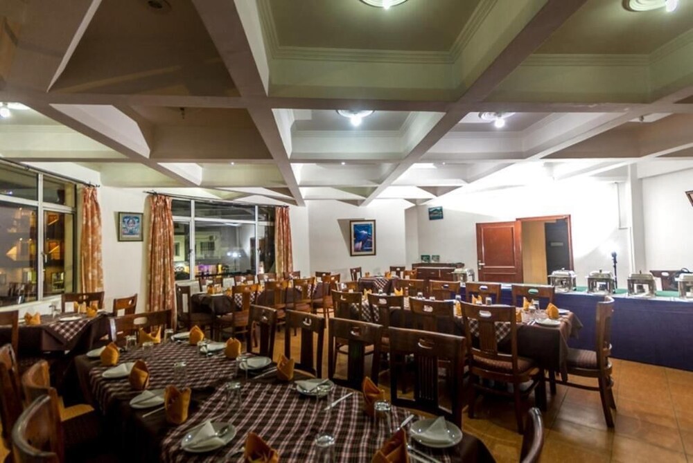 ANAND PALACE HOTEL 36/42