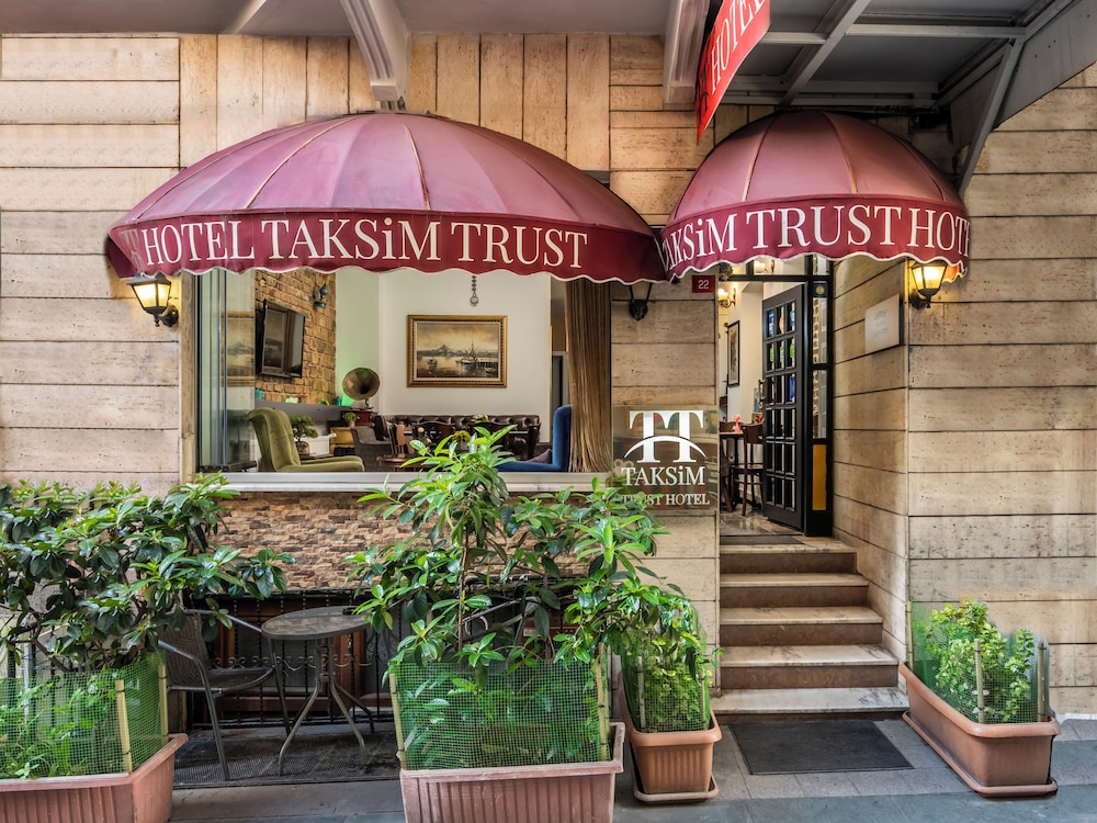 Taksim Trust Hotel (ex Ilya Pera Hotel) 54/63