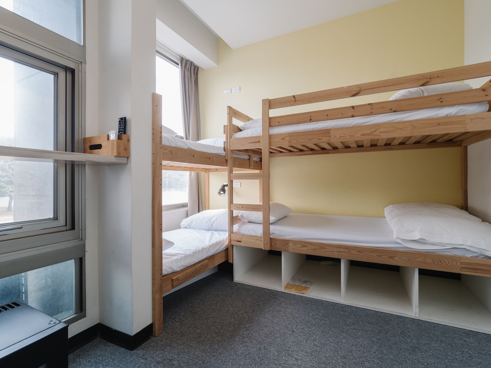 CJ Hotel 32/77