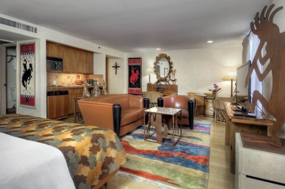 Dinah's Garden Hotel 44/60