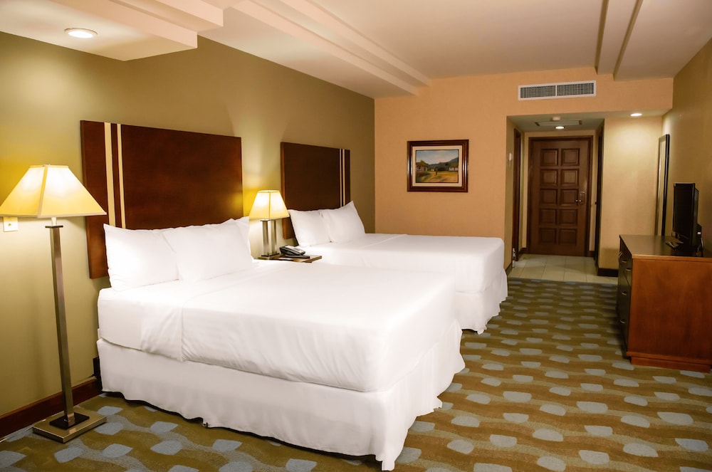 Plaza Juan Carlos Hotel 12/63