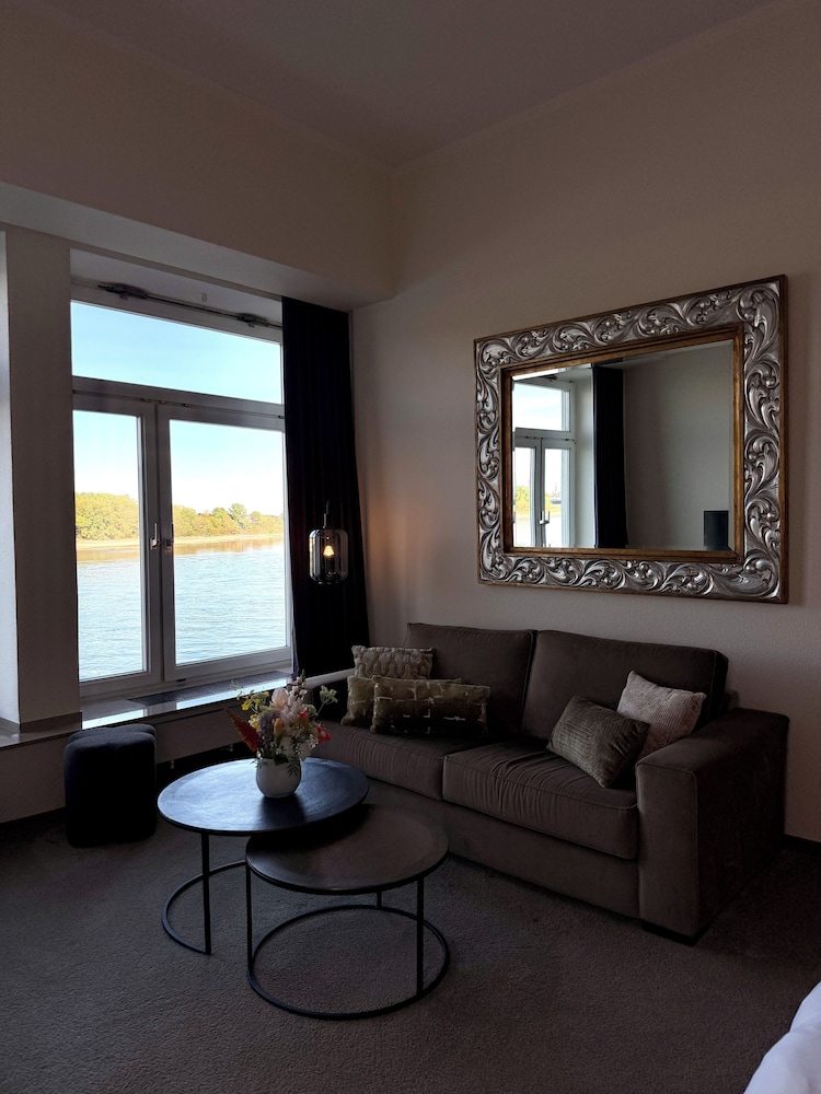 Hotel Am Rhein Wesseling 36/64