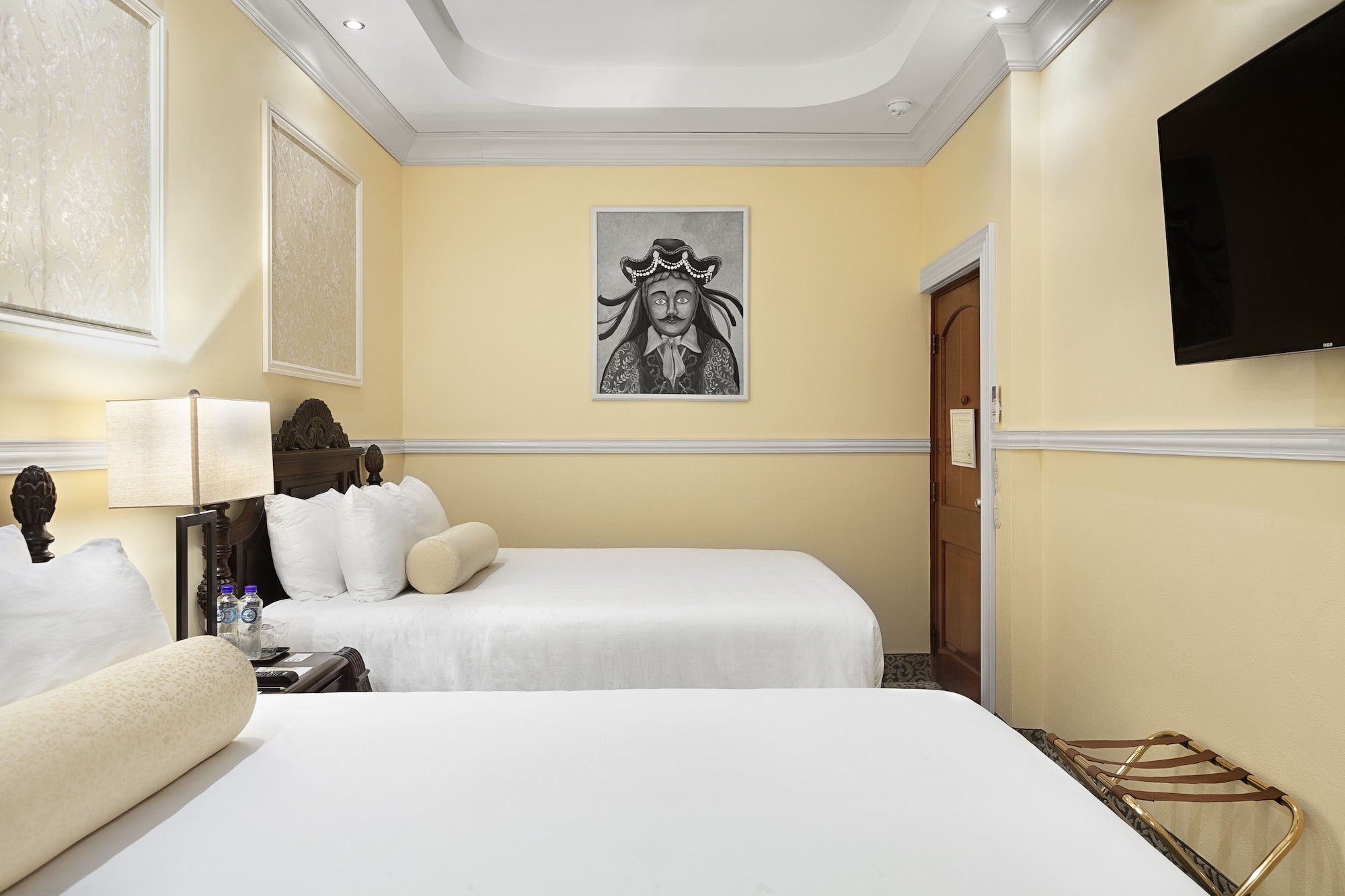 2 Queen Beds, No Window