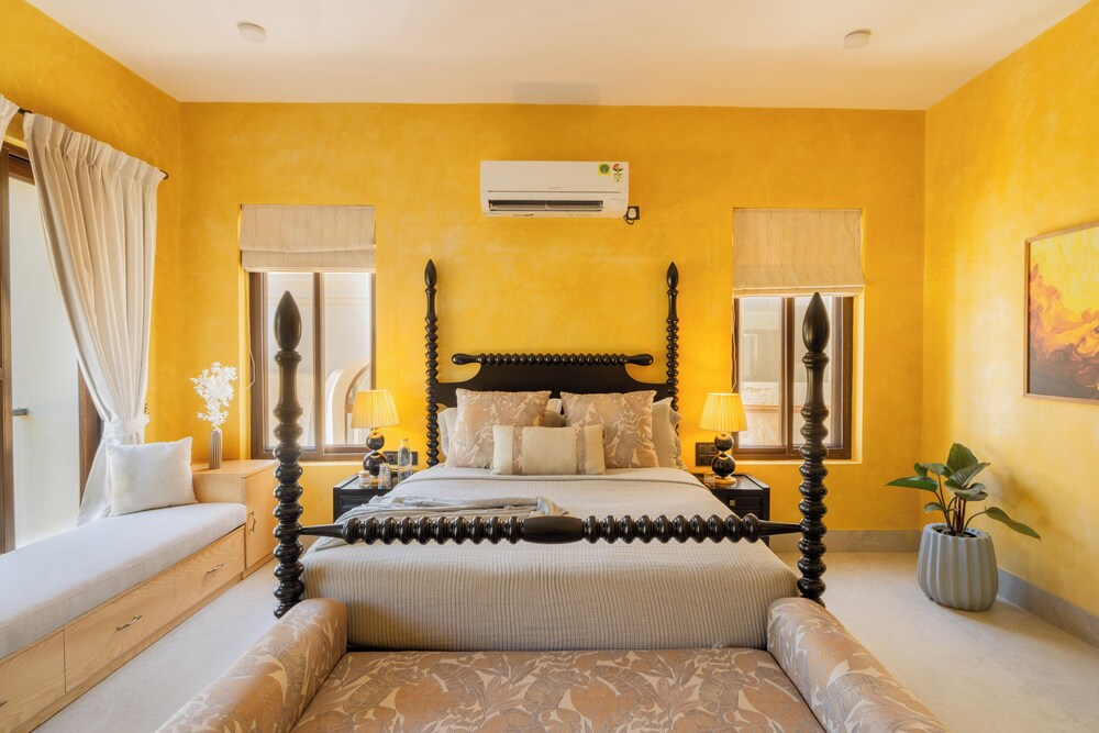 ELIVAAS Villa Paraiso 4 BHK with Pool and Bar 20/35