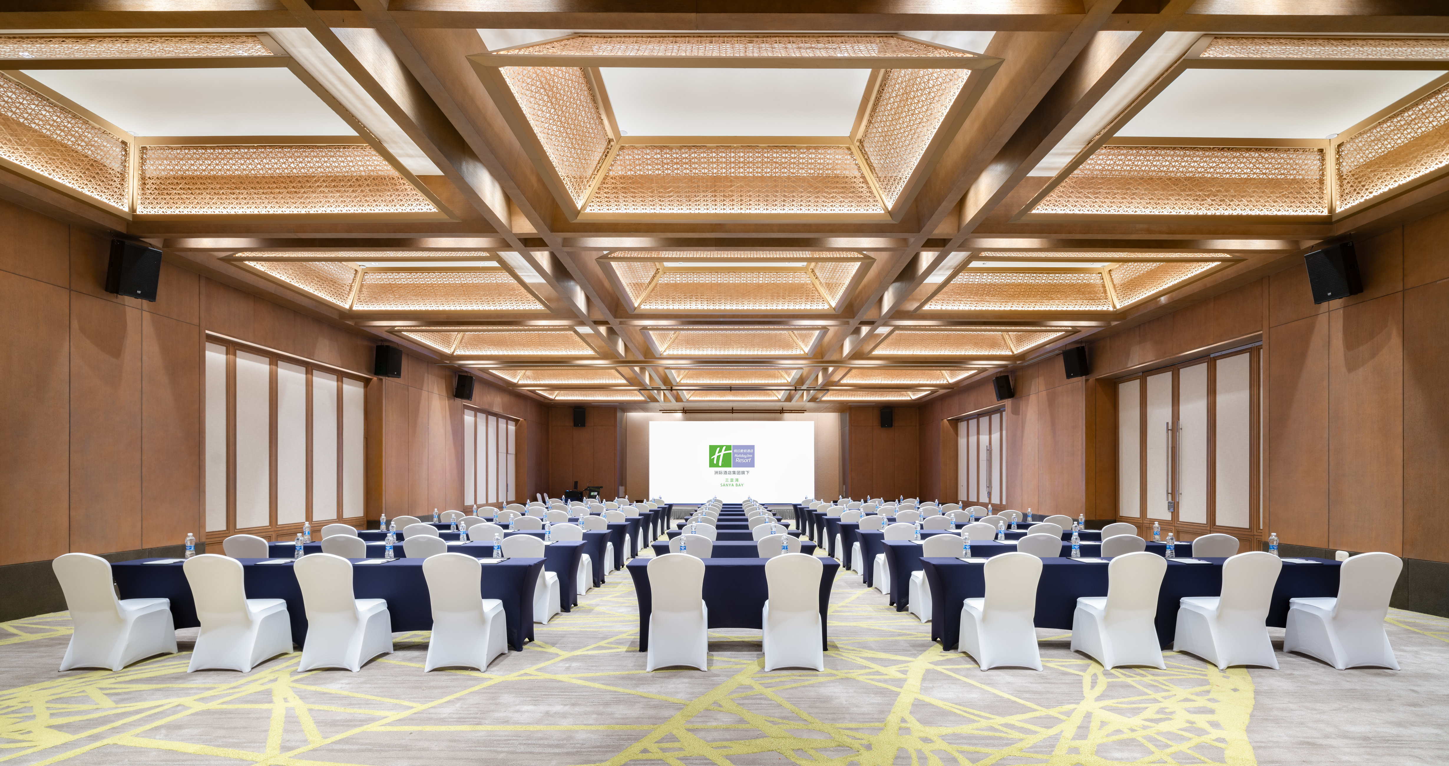 HOLIDAY INN RESORT SANYA BAY 35/50