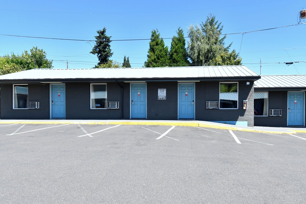 Budget Motel 19/22