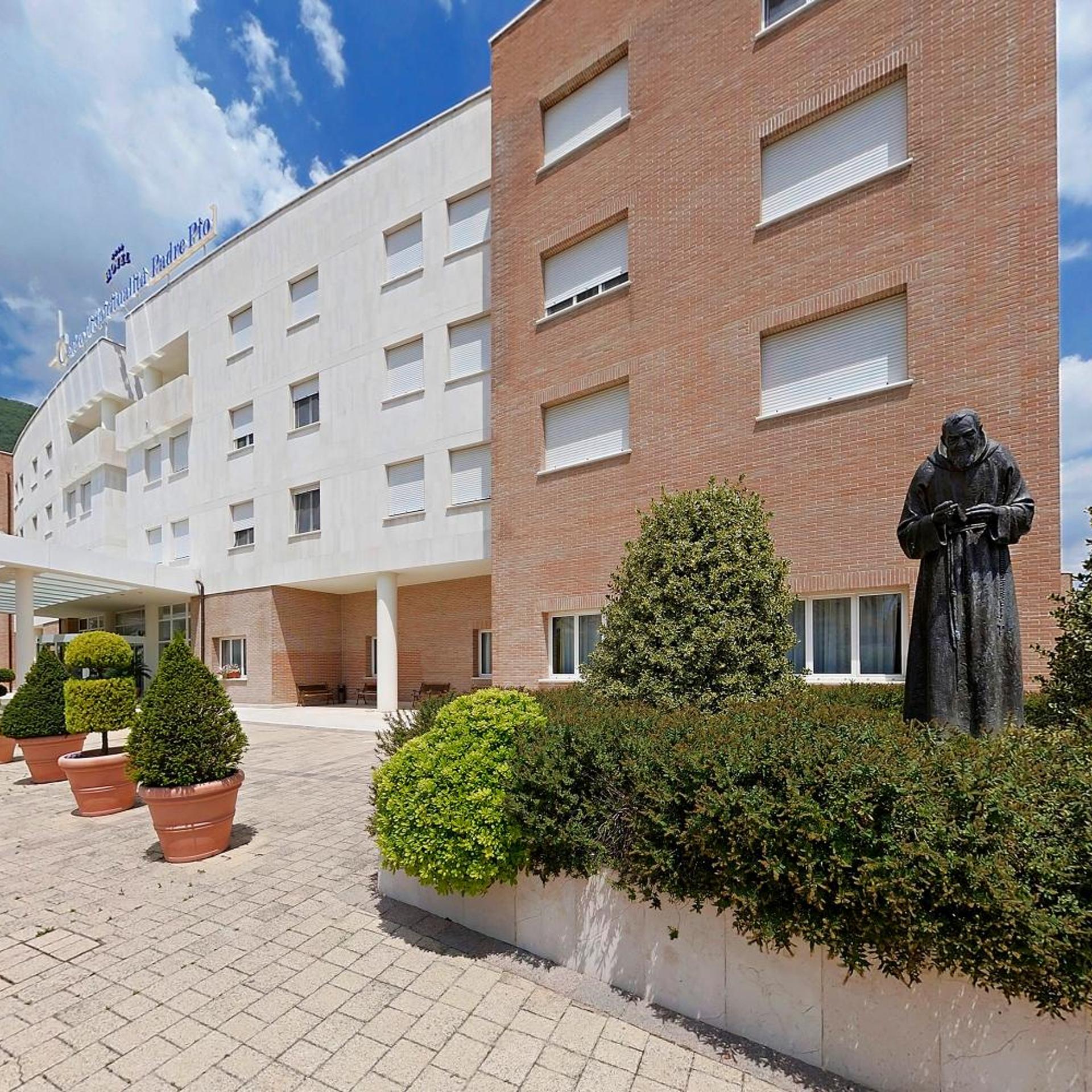 Centro Di Spiritualita Padre Pio 46/51