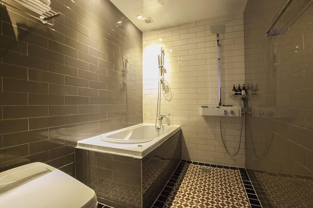Brown Dot Hotel 37/39