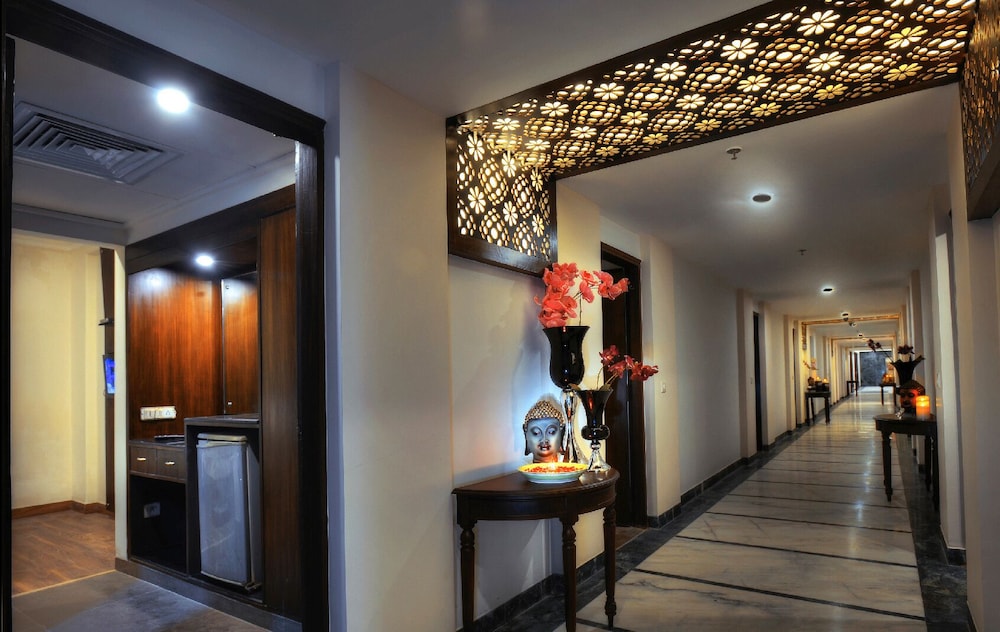 Royale Sarovar Portico Agra 43/65