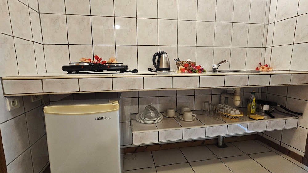 Bungalow, Queen Bed, No Air Condition, Garden Area, Hotel Hibiscus 6/8