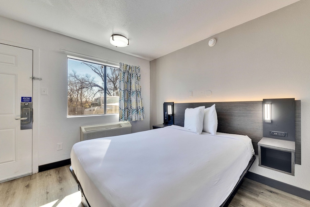 STANDARD, DOUBLE BED, ACCESSIBLE