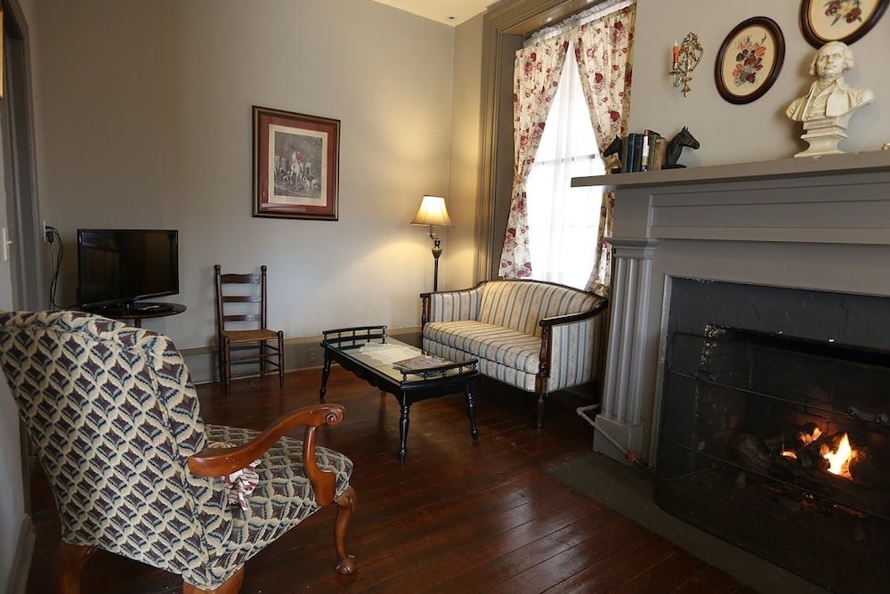 Lafayette Inn 46/66