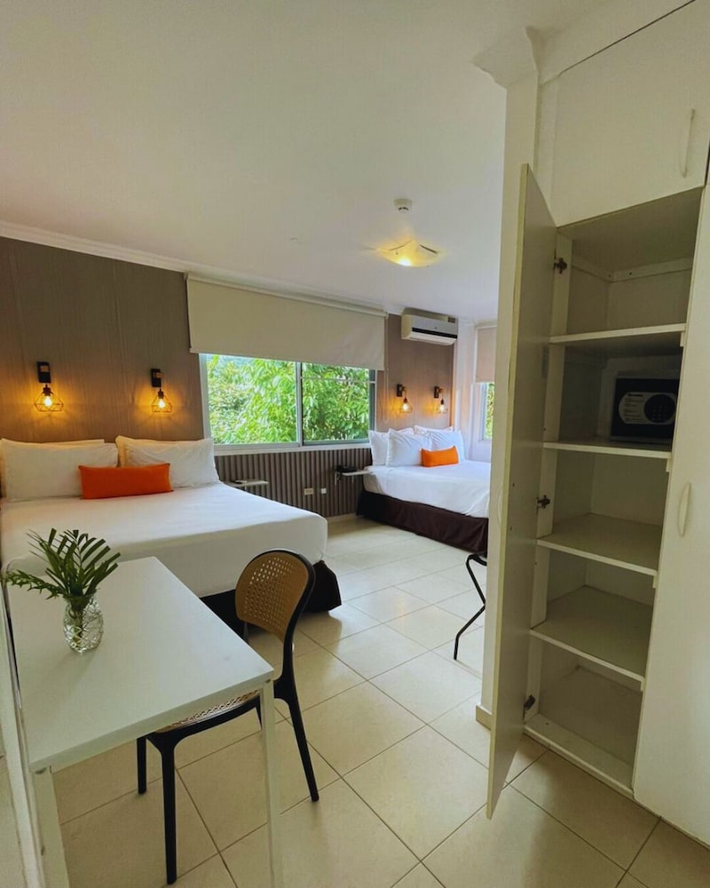 Albrook Inn 35/61