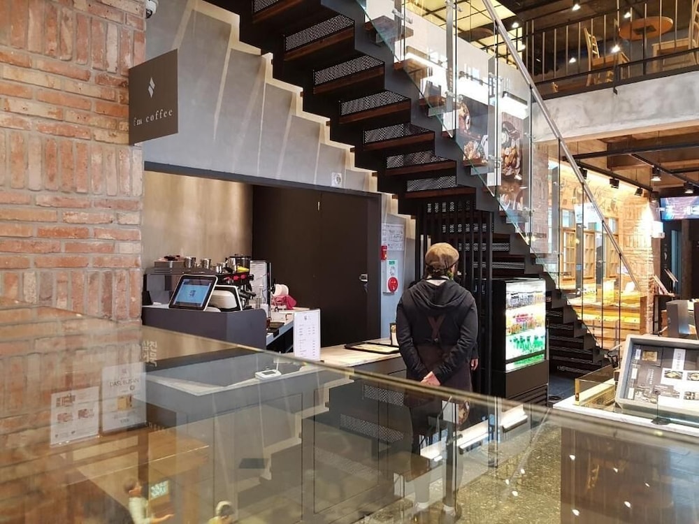 Gwang Jang Hotel 31/38