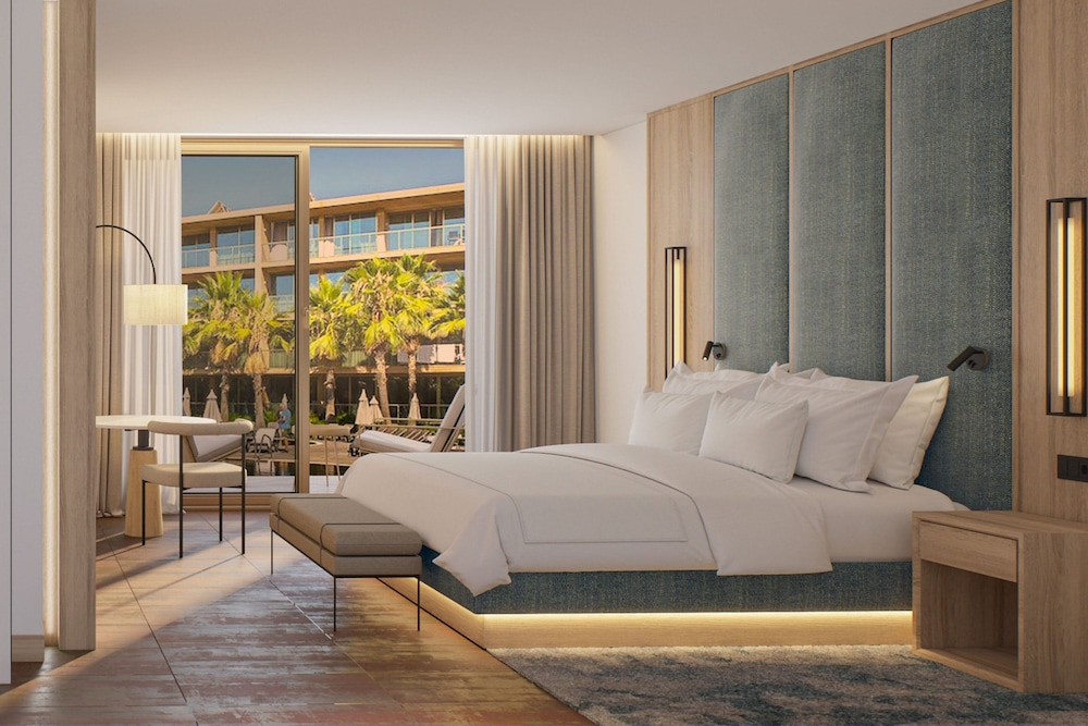 Deluxe, King Bed, Resort View, Balcony