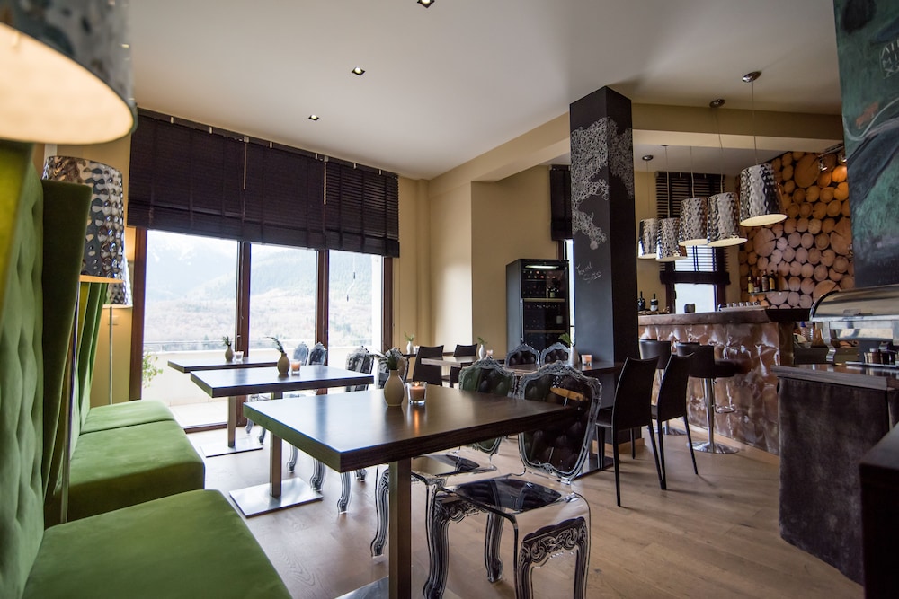 Forest Suites Boutique Hotel 59/79