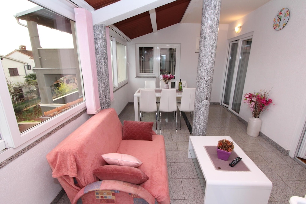 APARTMENT DIVNA 45/66