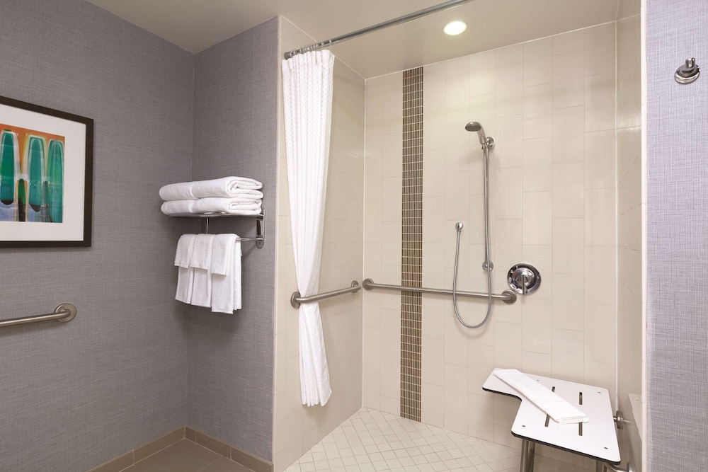 Hyatt Place At Anaheim Resort Convention Center 70/71