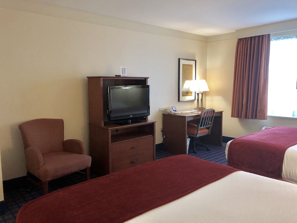 Best Western Byron Center 16/40