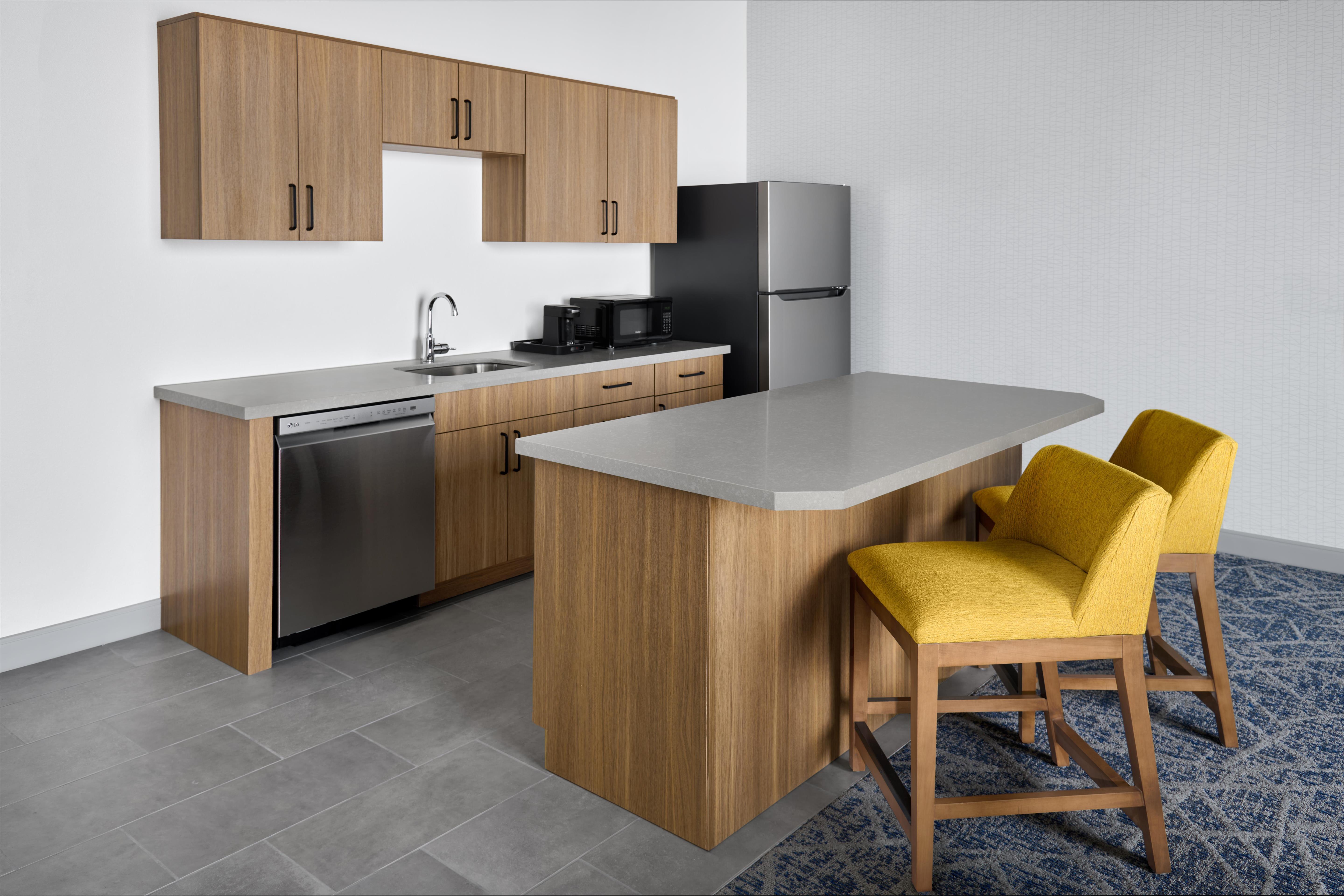 ROOM, KING BED, SOFA, LIVING AREA, KITCHEN, ACCESSIBLE