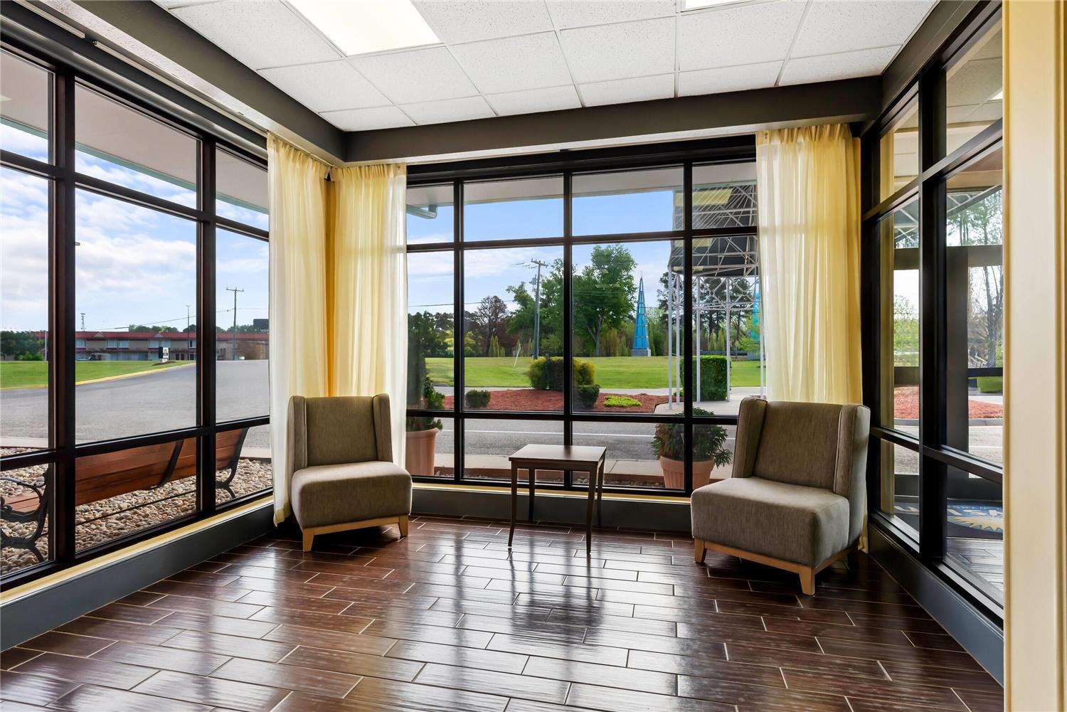 Days Inn by Wyndham Petersburg/South Fort Lee 11/14