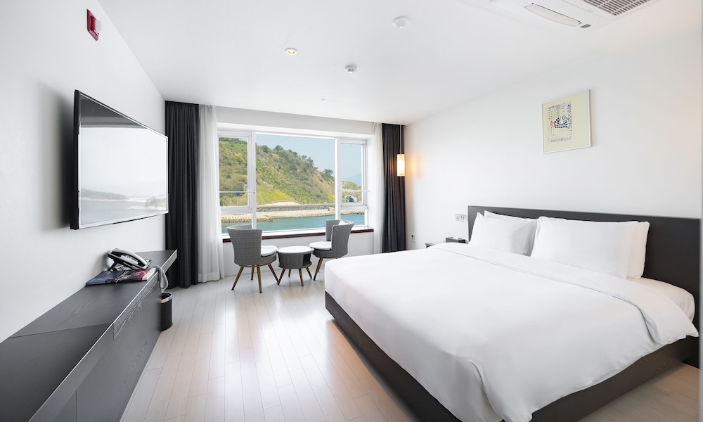 Bridge, Cruise, Ocean, Double Bed, Pool Access