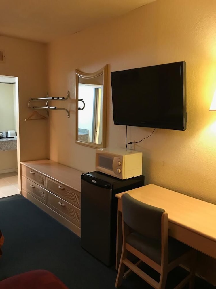 Budget Inn 9/9
