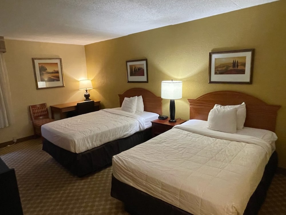 Quality Inn and Suites Saginaw, MI 18/47