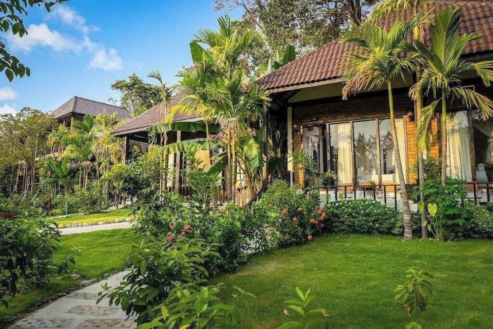 Koh Rong Hill Beach Resort 61/63