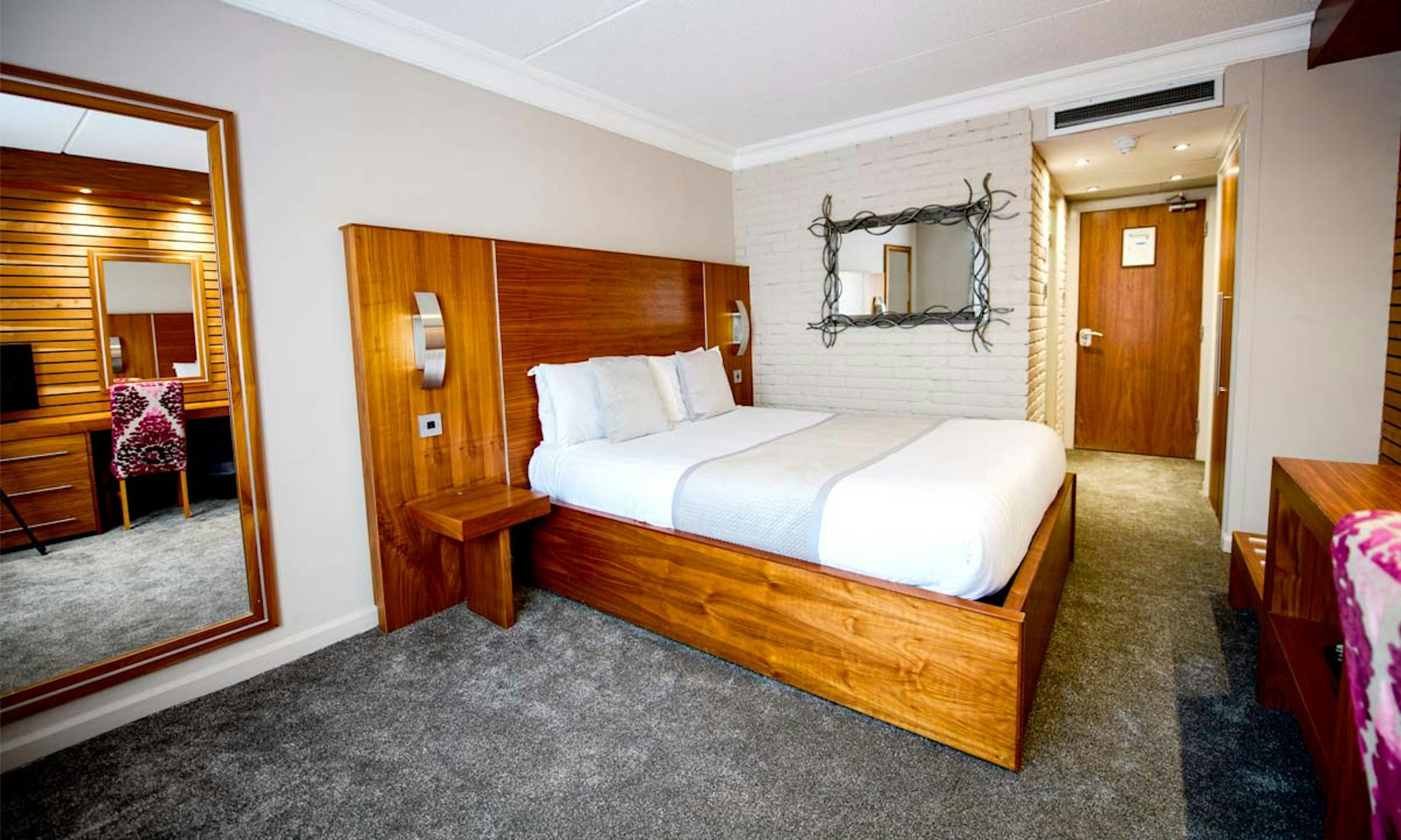 The Crown Hotel 4/10