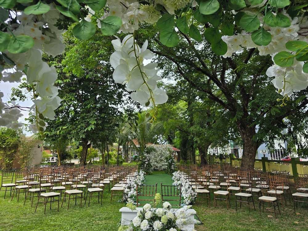 Subic Bay Peninsular Hotel 50/58