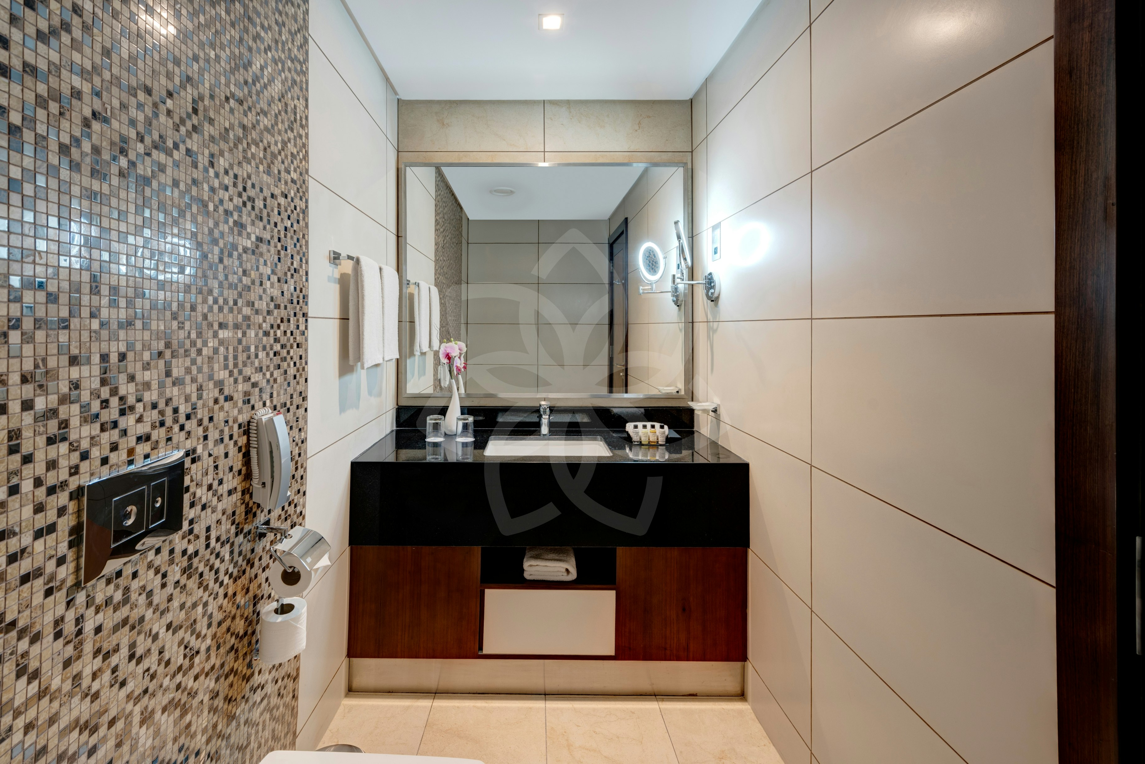 Royal Continental Suites 25/26