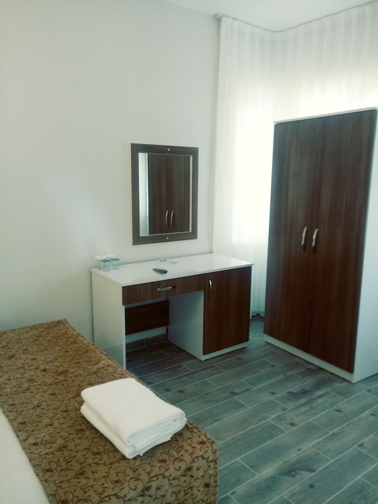 Valeri Beach Hotel 40/50