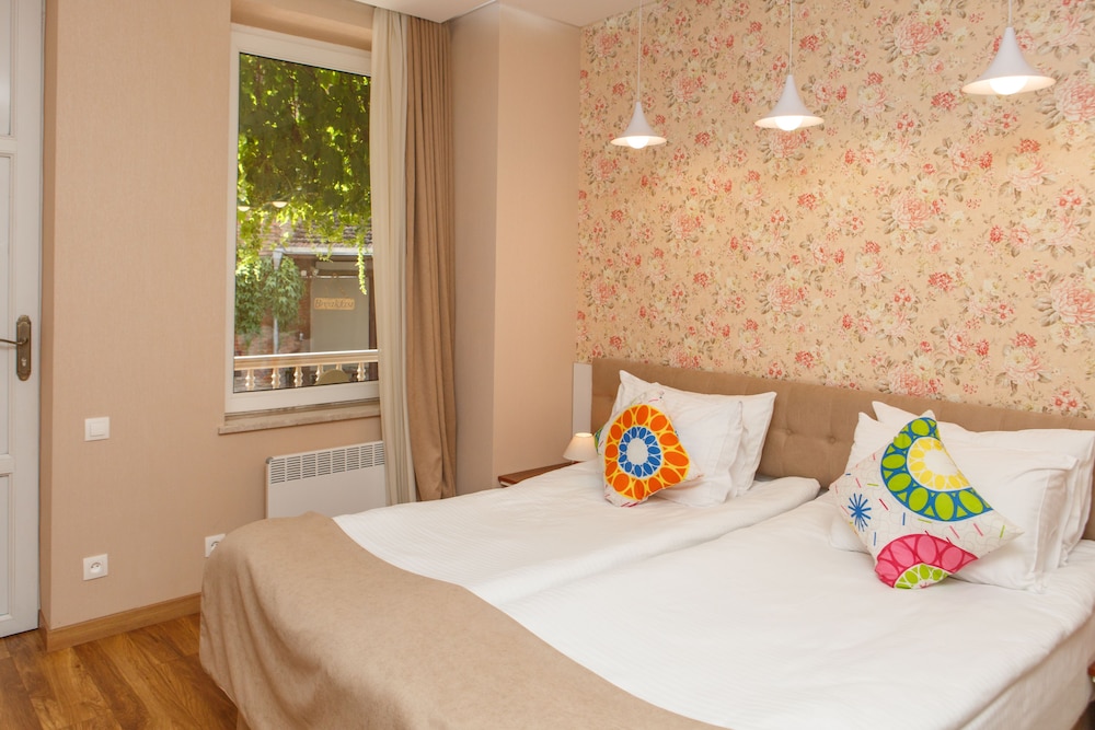 LUXURY, DOUBLE OR TWIN BED