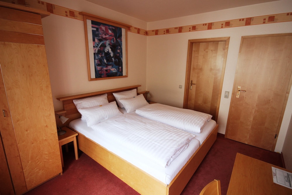 STANDARD, DOUBLE OR TWIN BED